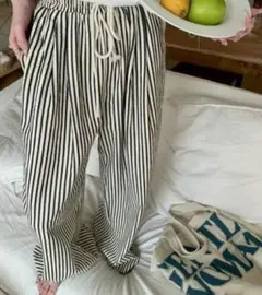 【sibra】値下げ ライクストライプセミワイドパンツ アイボリー 紐無し