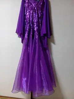紫色スパンコールフレアスリーブドレス