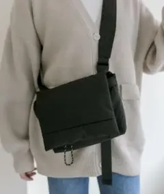 イアパピヨネ　ロクヨンクロス　ボンディングショルダーバッグ