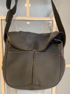 Brady ブレディ　ネイビー　ショルダーバッグ