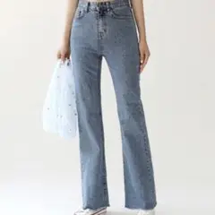 モデルシルエットセミブーツカット　フレアデニムパンツ