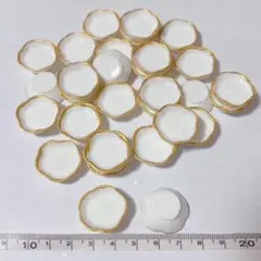 30個 金縁 花型 白皿 ミニチュア ドールハウス