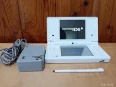 Nintendo DS i (ホワイト) 本体と付属品