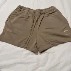 Nike ベージュ ショートパンツ