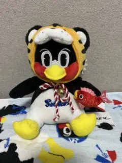 東京ヤクルトスワローズ　お座りつば九郎　干支　寅　とら　ぬいぐるみ ヤクルトが「お座りつば九郎」の寅年バージョンを先行で受注販売