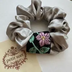 【2点ご購入で1000円】インド刺繍リボンシュシュ No.440