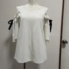 Dreamy オフショルダー リボン付き ホワイト トップス L