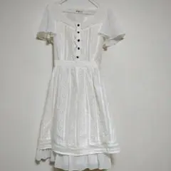axes femme ホワイトワンピース