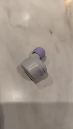 ワイヤレスイヤフォン グレーとパープル