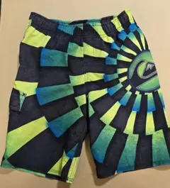目立ちます！クイックシルバー水着140