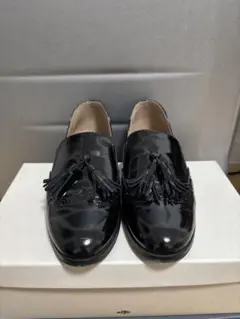 ブラック タッセルローファー エナメル