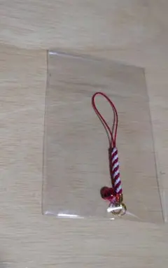 赤と白ストライプ鈴付きストラップ小