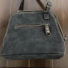 黒のスエードショルダーバッグ