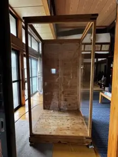 強化ガラスケース　等身大