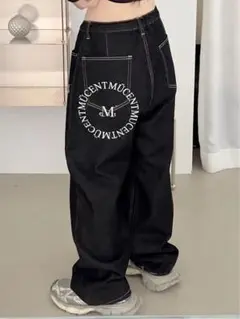 MUCENT シグネチャー ラウンドバックロゴ デニムパンツ