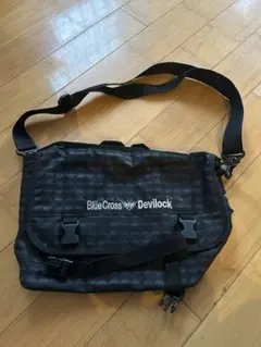 BlueCross Devilock ブラックメッセンジャーバッグ