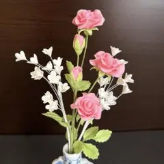 ミニバラとカスミ草　樹脂粘土　ハンドメイド