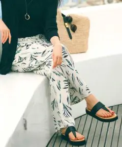 23区 23,100円 杏さん着用 スリークボタニカルプリントドロストパンツ