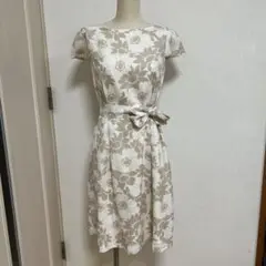 【新品未使用】半袖フラワーワンピース　ひざ丈　三越伊勢丹　花柄