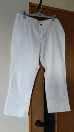 ホワイトスリット入りパンツ