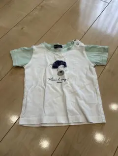 クマのイラスト付きTシャツ
