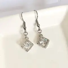 新品　上品　ジルコニアピアス　サージカルステンレスピアス　金属アレルギー対応