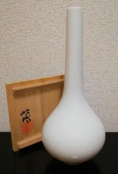 人間国宝　前田昭博作　白磁　長頚　花入　共箱　共布　略歴付　花瓶 人間国宝 前田昭博作 白磁 花入 壺 共箱 略歴付 花瓶 - メルカリ