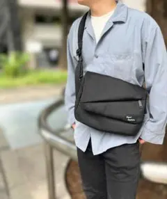 ブラックメッセンジャーバッグ