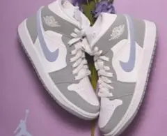 NIKEWMNSAIRJORDAN1 MID SE white/aluminum