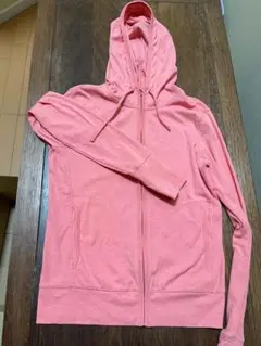 UNIQLO コーラルピンクパーカー Mサイズ
