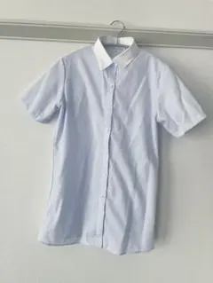 襟付きシャツ