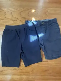 ネイビーのカジュアルショートパンツ　２枚