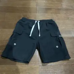 黒いボードショーツ 140サイズ