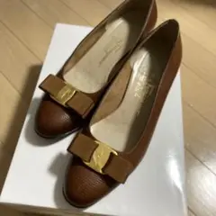 サルヴァトーレフェラガモFerragamoリザードヴァラリボンパンプス茶系 靴