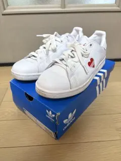 スタンスミス　スニーカー