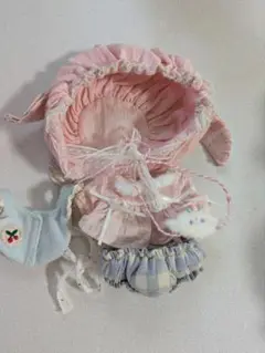ぬいぐるみ洋服　ピンクのフリル付き帽子と洋服セット20cm　BTS テテ