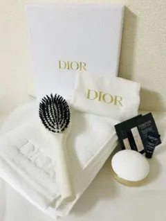 Dior ヘアブラシ 香水 鏡 Dior ヘアブラシ 香水 セット専用ポーチ付き - メルカリ