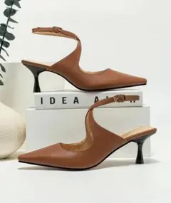 新品 未使用品 パンプス (ブラウン)