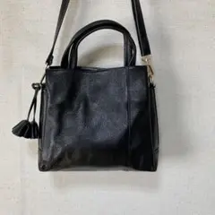 バルコス2way レザーハンドバック　ツヤのある黒 BARCOSチャーム付き