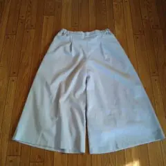 アールユー　ライトグレー ガウチョパンツ