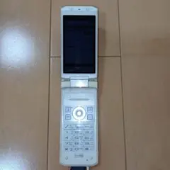 NTT docomo　SH905i ホワイト 本体　2007年 ガラケー 電池付