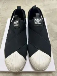 adidas ブラック スリッポン