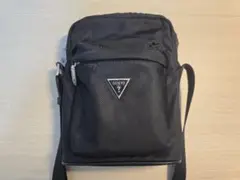 GUESS ブラック ショルダーバッグ クロスボディバッグ
