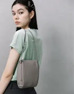 BEAURE ビュレ　カウレザー オープンポケット付きぷっくり ミニ ショルダー