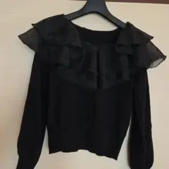 フリル付きブラックニット長袖