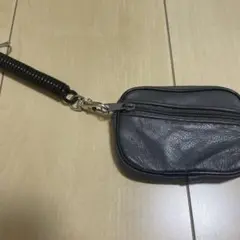 黒いレザーコインケース スプリングストラップ付き