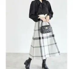 【新品】トッコクローゼット タータンチェックニットフレアスカート 白×黒