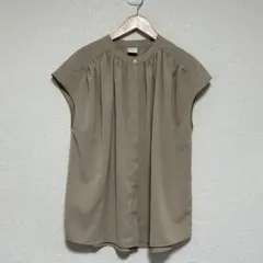 アーバンリサーチドアーズ ギャザーフレンチスリーブブラウス ベージュ　完売色