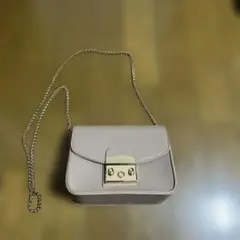 ベージュ ショルダーバッグ チェーン