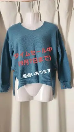 サイドボタン付きVネックセーター